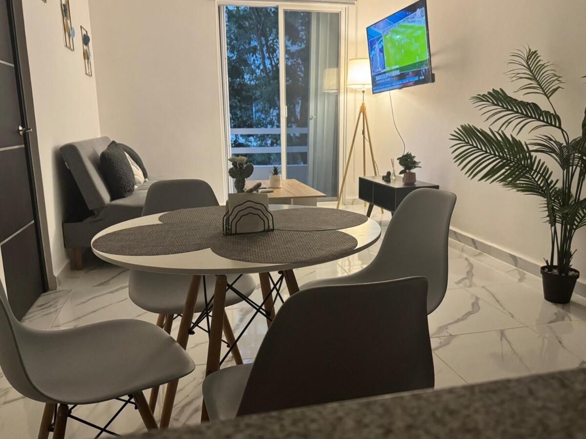 Depto Leon Welcomes With Open Arms! Apartamento Playa del Carmen